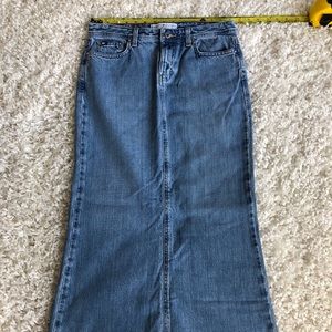 Tommy Hilfiger long denim jean skirt women’s sz 4